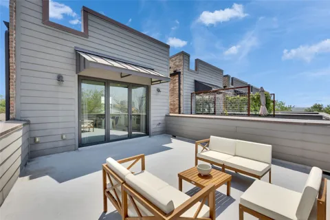 808 E Lydia Street