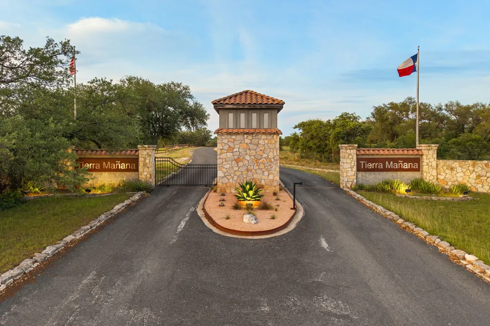1 Esperanza Trail Johnson City, TX 78636