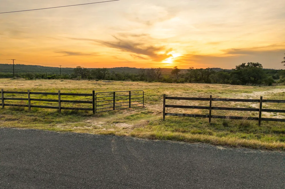 1 Esperanza Trail Johnson City, TX 78636