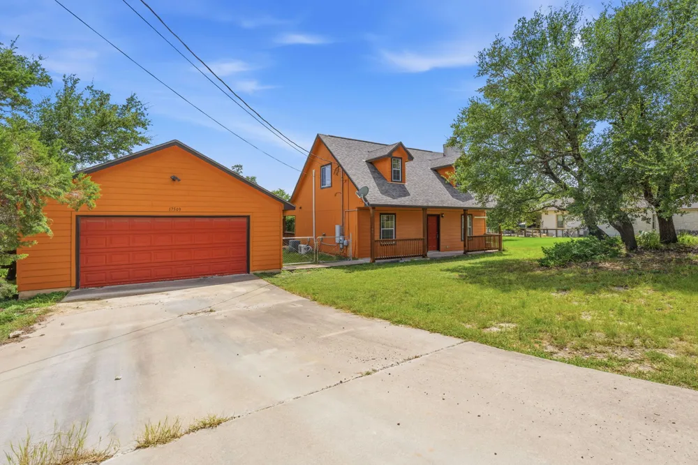 17509 Village Drive Dripping Springs, TX 78620