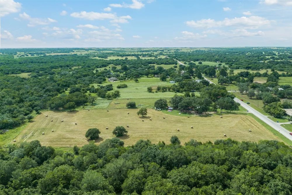 2005 W Grand Avenue Yoakum, TX 77995