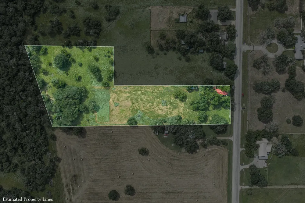 2005 W Grand Avenue Yoakum, TX 77995