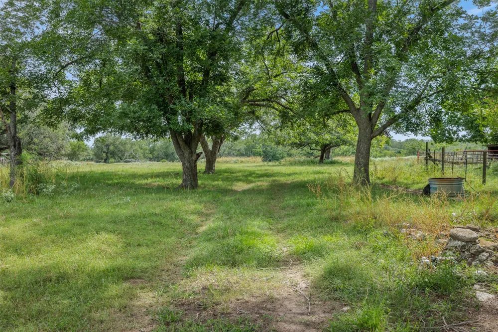 2005 W Grand Avenue Yoakum, TX 77995