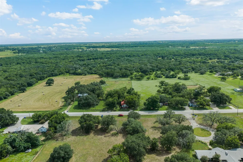 2005 W Grand Avenue Yoakum, TX 77995