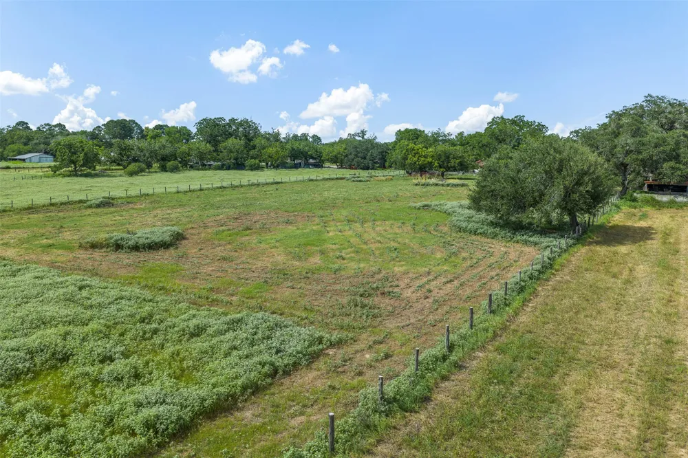 2005 W Grand Avenue Yoakum, TX 77995