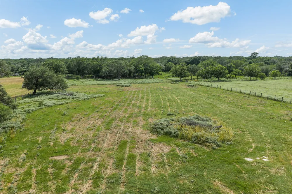 2005 W Grand Avenue Yoakum, TX 77995