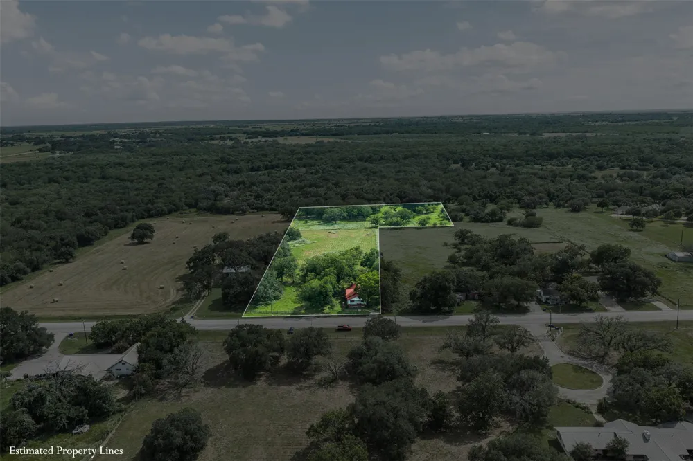 2005 W Grand Avenue Yoakum, TX 77995
