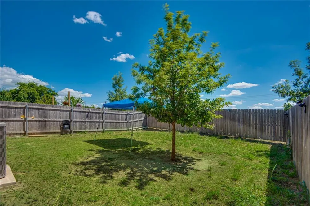 137 Lakeview Court Kyle, TX 78640