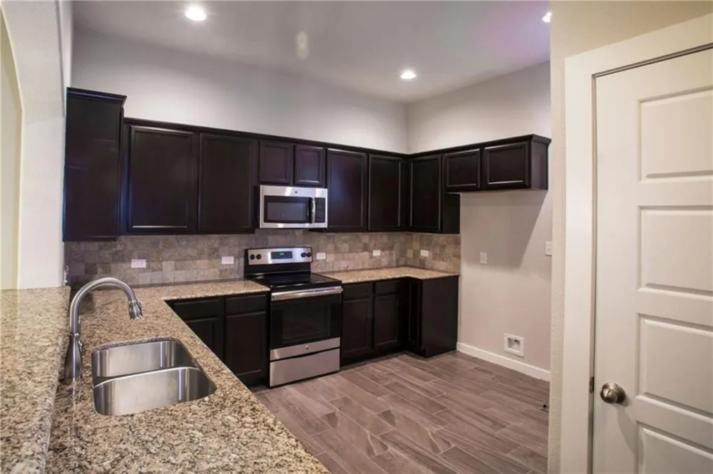 137 Lakeview Court Kyle, TX 78640
