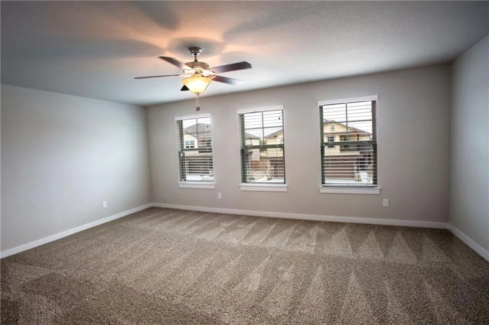 137 Lakeview Court Kyle, TX 78640