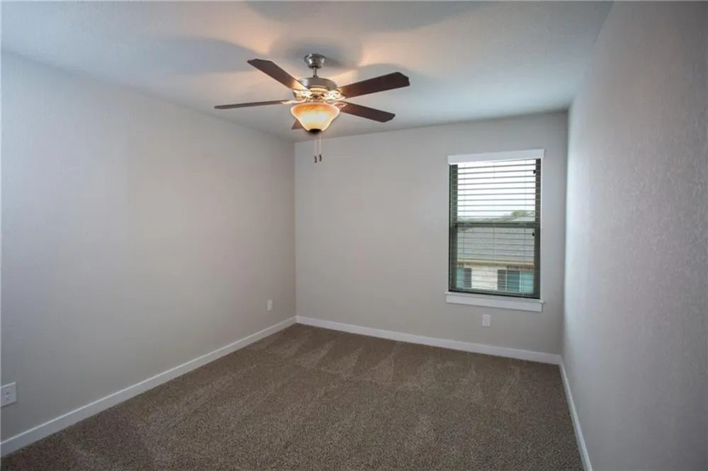 137 Lakeview Court Kyle, TX 78640