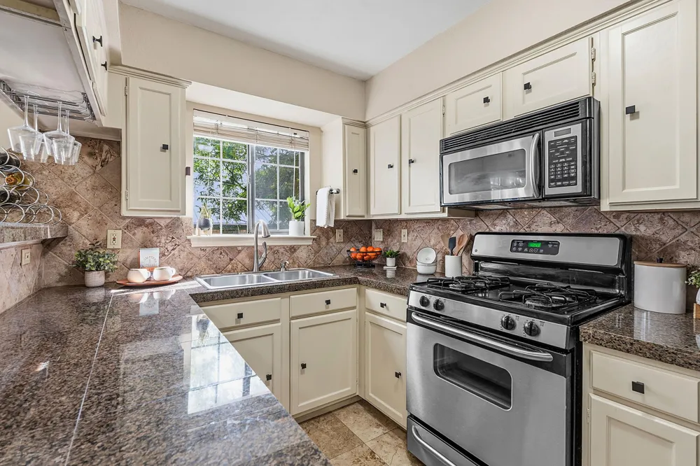 1506 Forest Trail #101 Austin, TX 78703