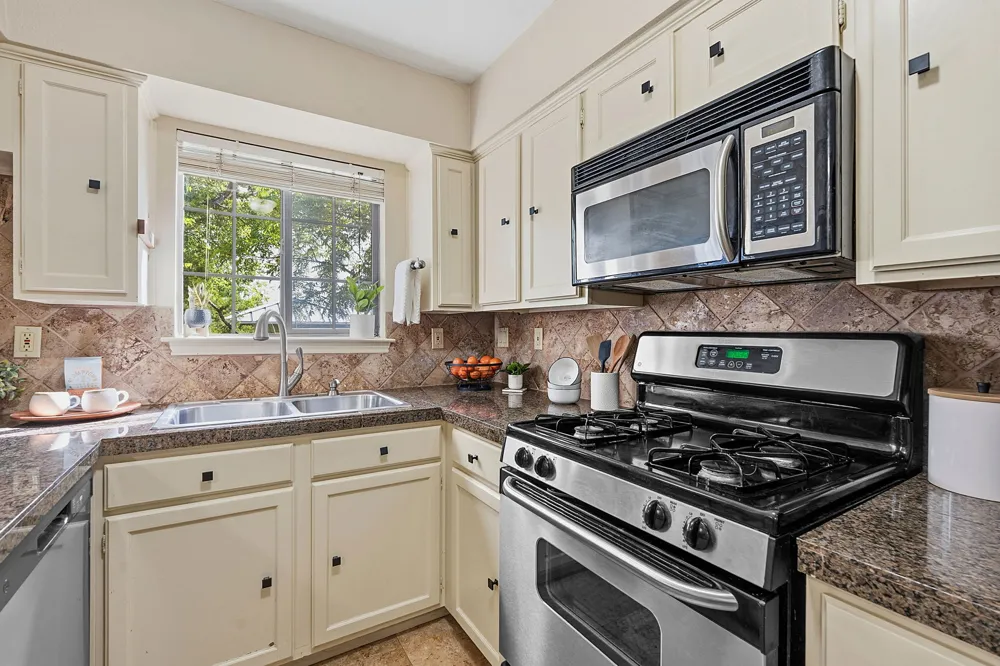 1506 Forest Trail #101 Austin, TX 78703