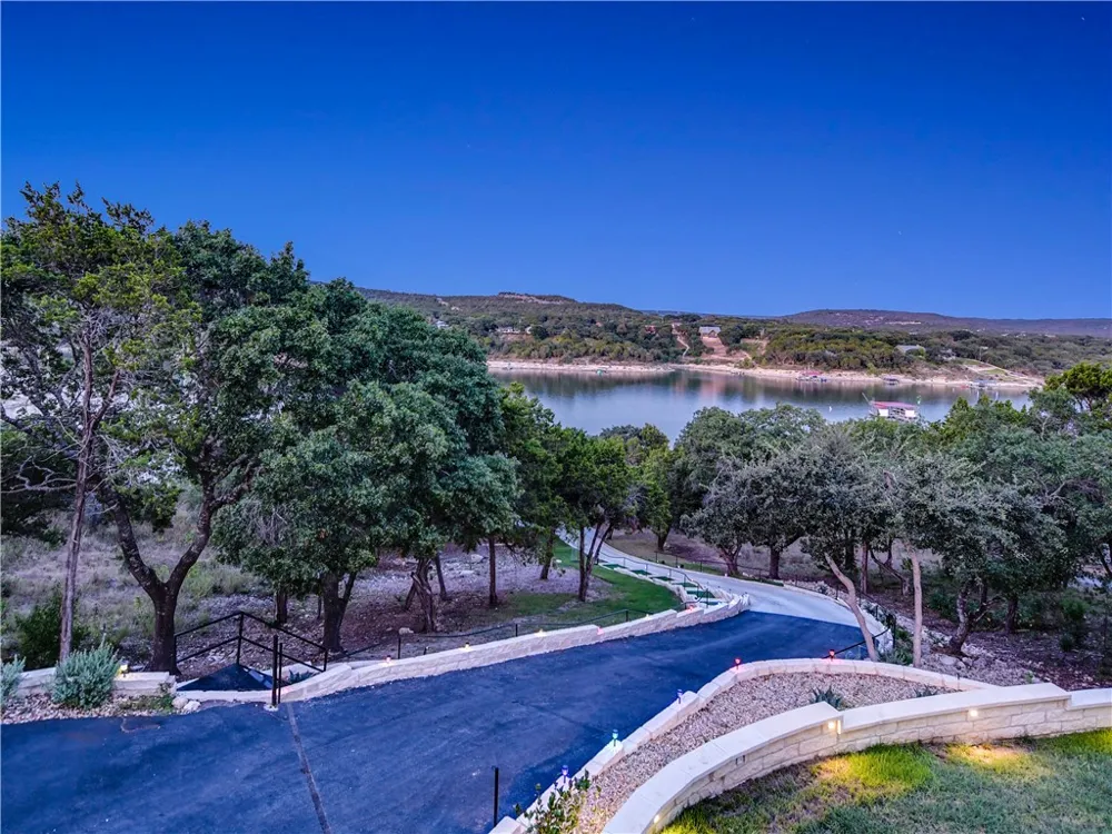 17904 Crystal Cove Jonestown, TX 78645