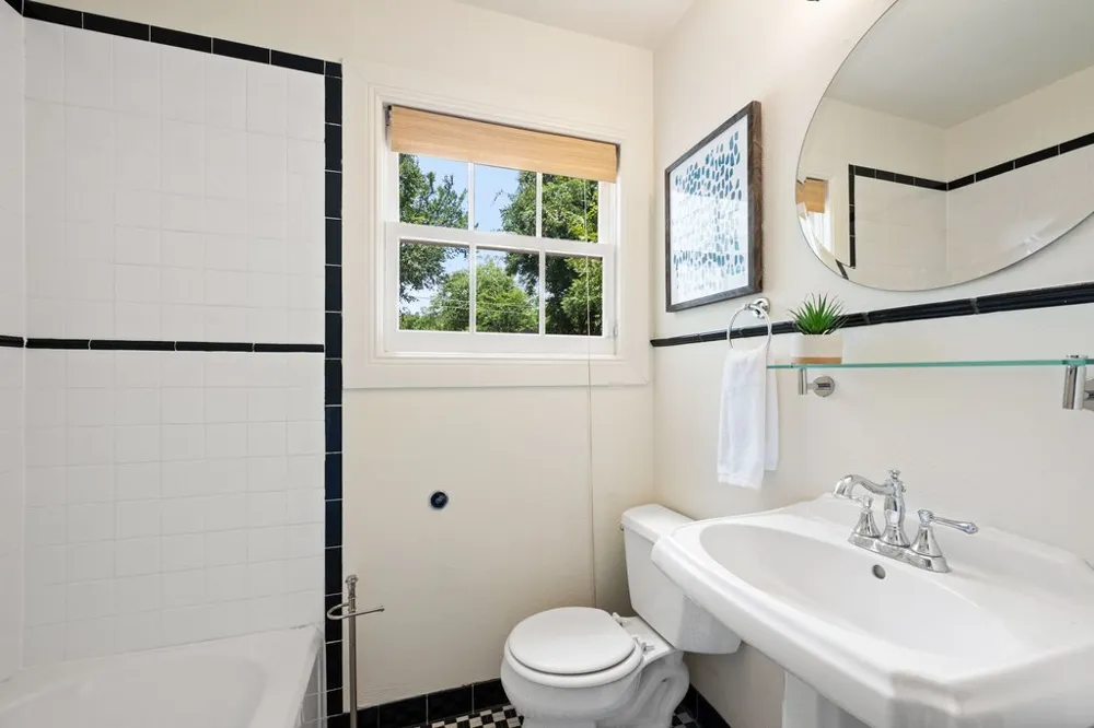 1016 E 43rd Street Austin, TX 78751