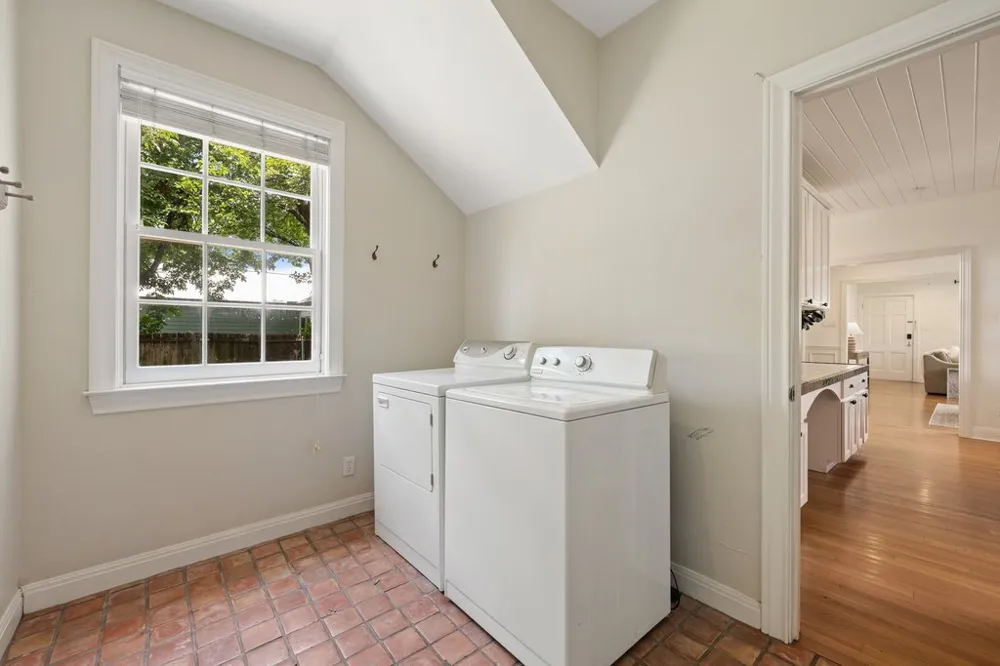 1016 E 43rd Street Austin, TX 78751
