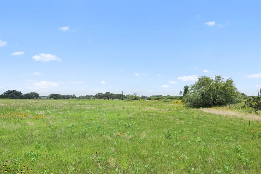 10 County Road 342 La Vernia, TX 78121