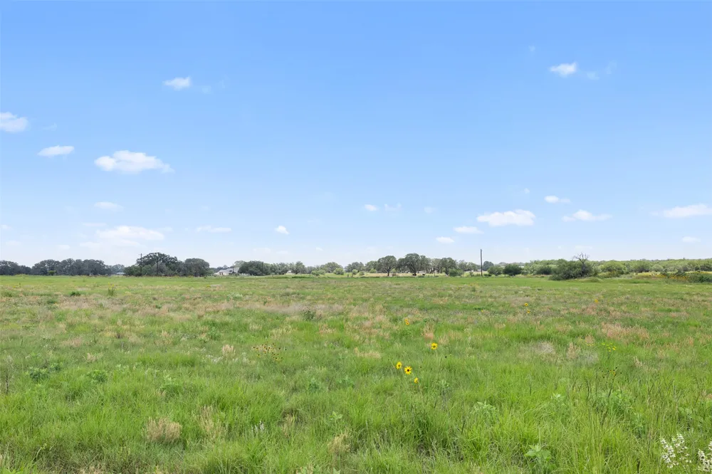 10 County Road 342 La Vernia, TX 78121