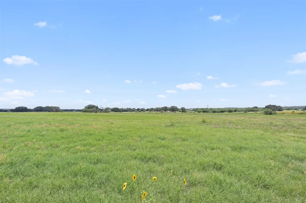 10 County Road 342 La Vernia, TX 78121