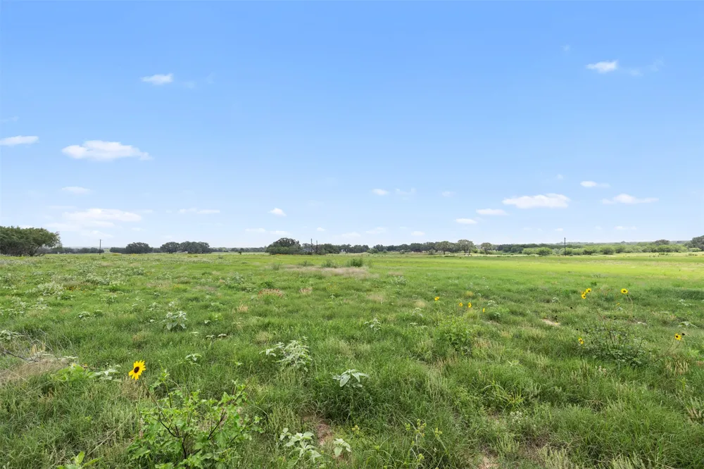 10 County Road 342 La Vernia, TX 78121
