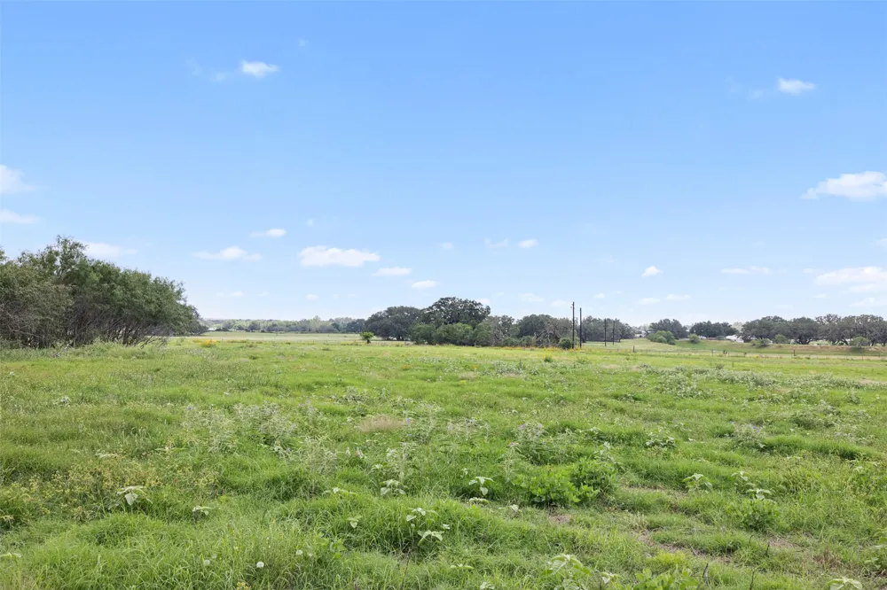 10 County Road 342 La Vernia, TX 78121