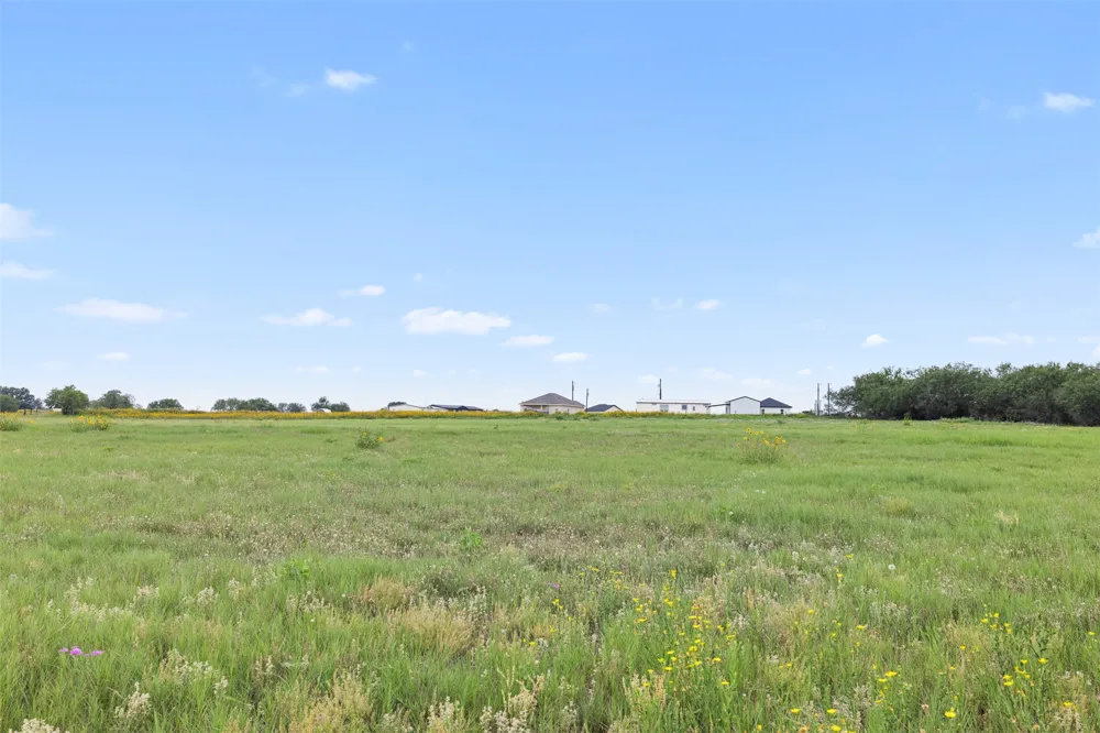 10 County Road 342 La Vernia, TX 78121