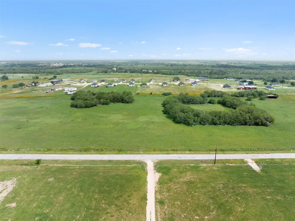 10 County Road 342 La Vernia, TX 78121
