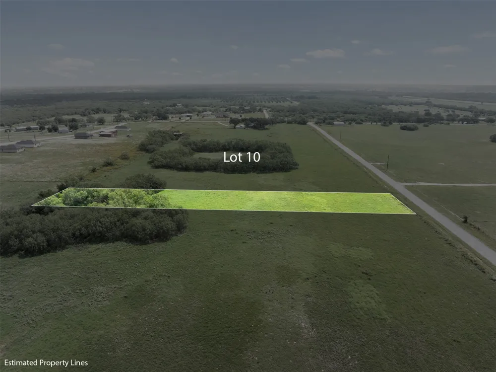 10 County Road 342 La Vernia, TX 78121