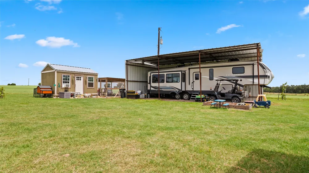 1606 County Road 216 Giddings, TX 78942