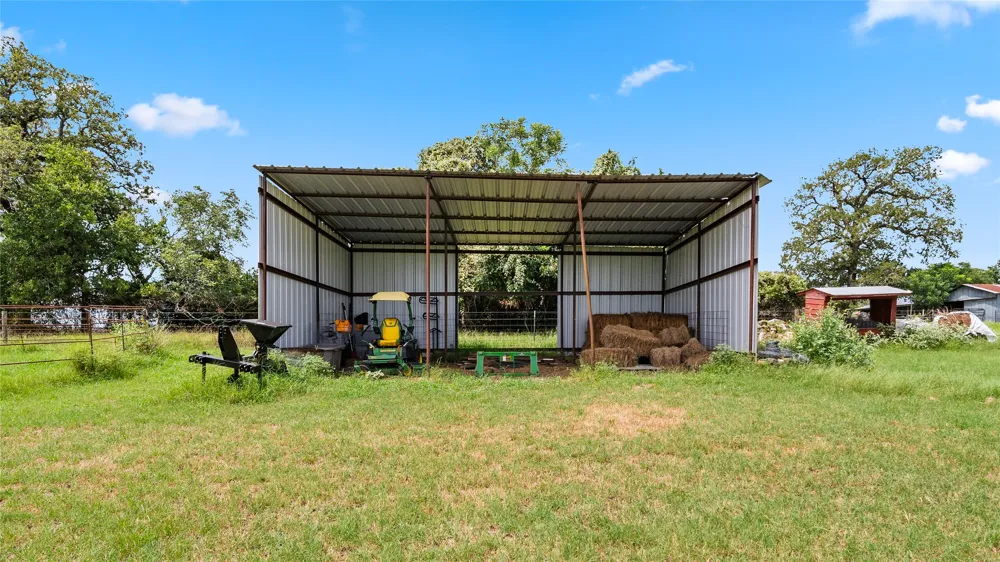 1606 County Road 216 Giddings, TX 78942