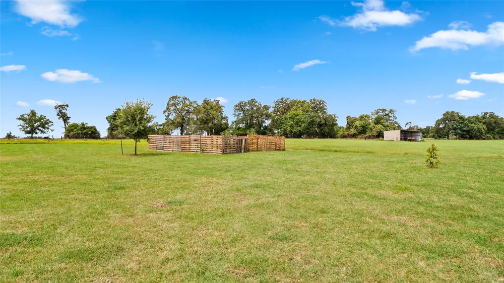1606 County Road 216 Giddings, TX 78942