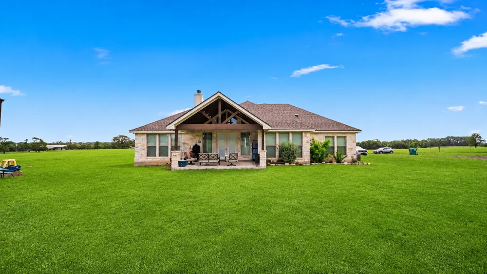 1606 County Road 216 Giddings, TX 78942