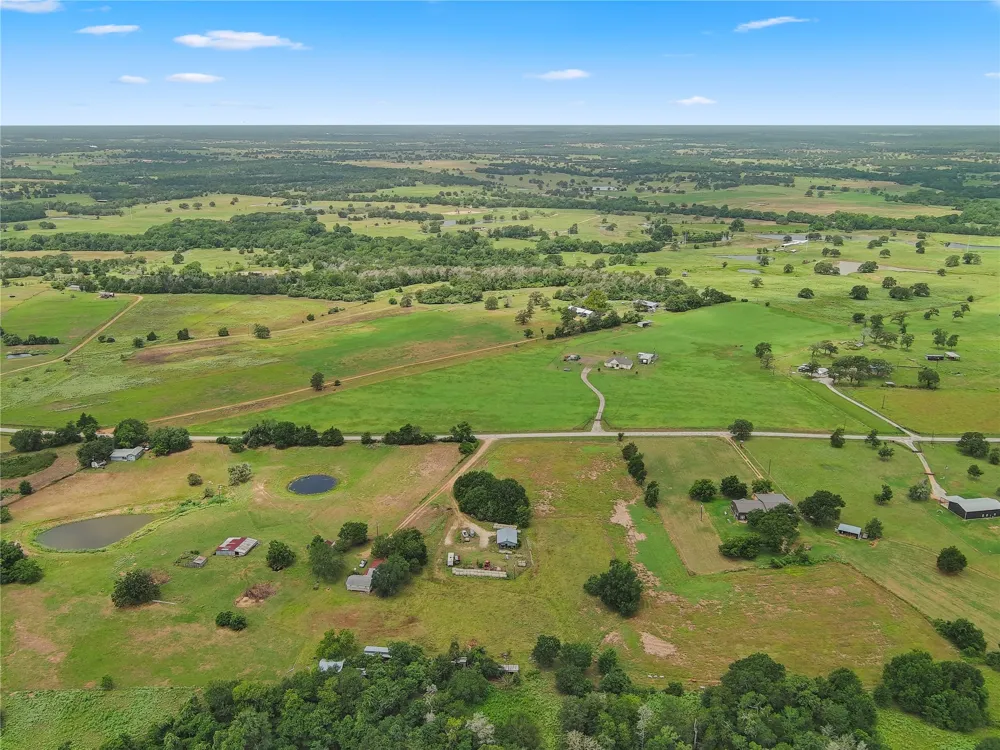 1606 County Road 216 Giddings, TX 78942