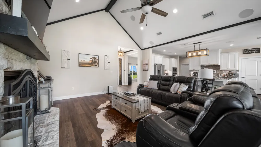 1606 County Road 216 Giddings, TX 78942