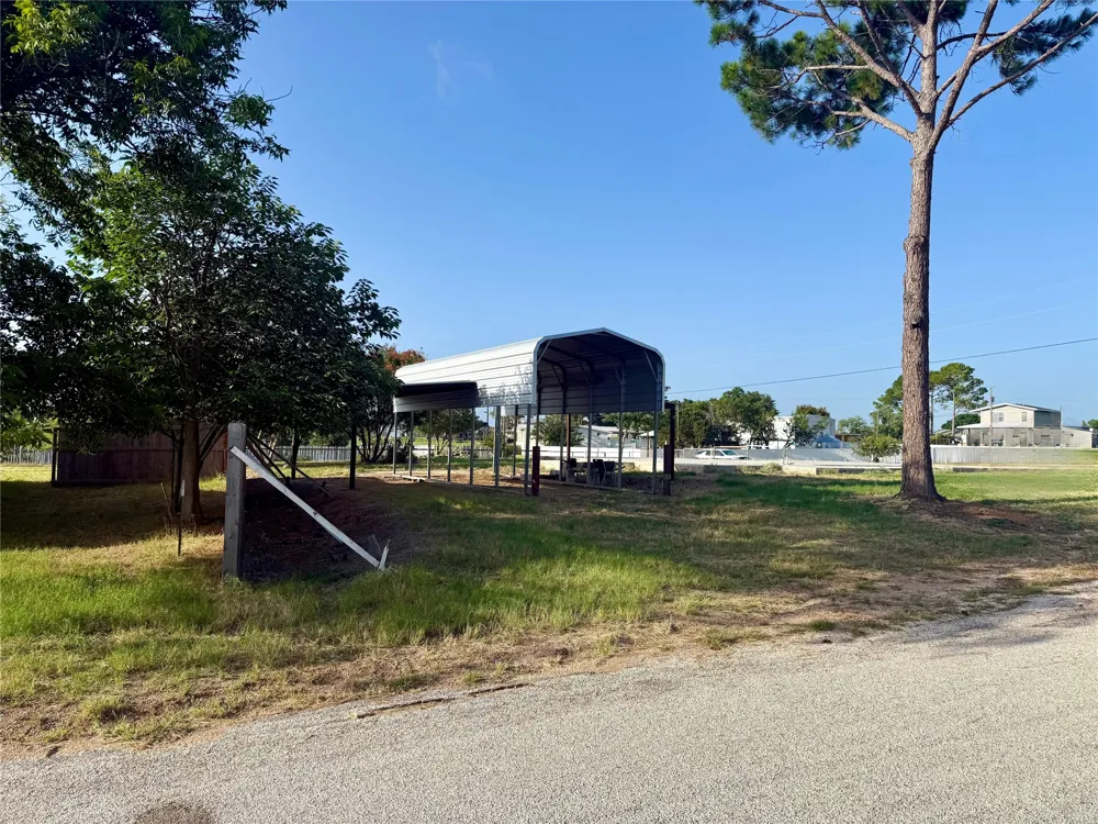 1519 Lakeview Drive Tow, TX 78672