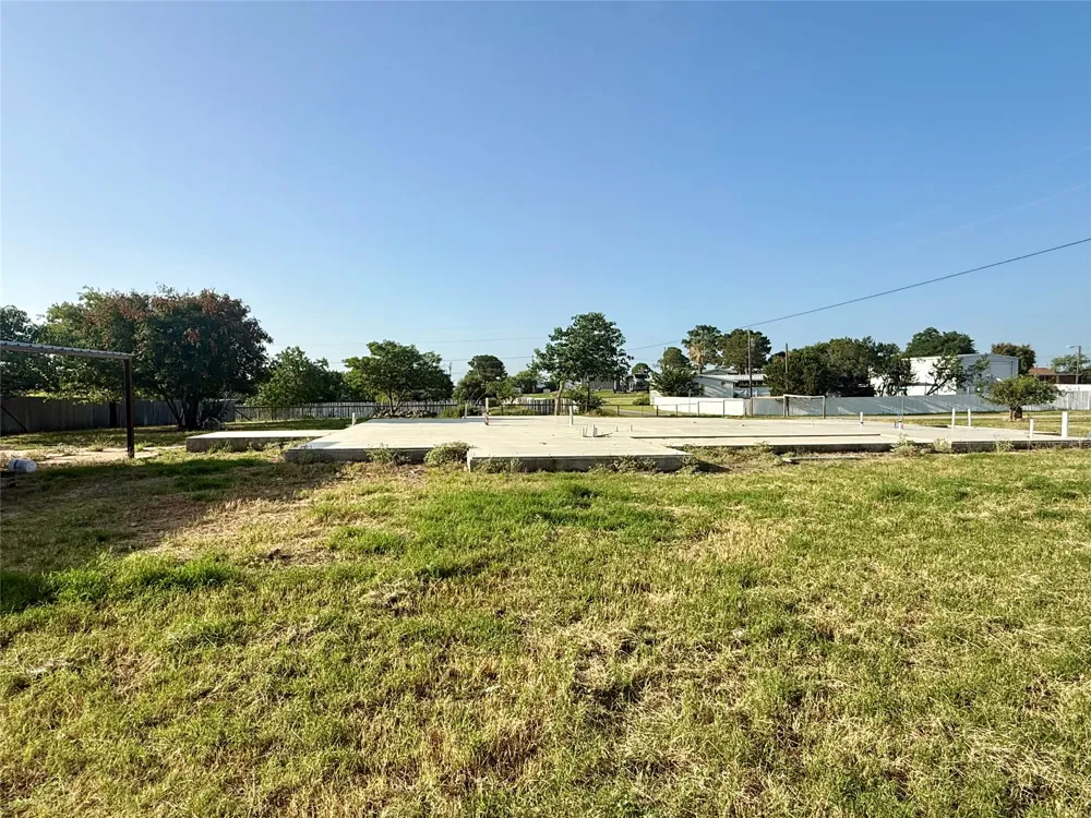 1519 Lakeview Drive Tow, TX 78672