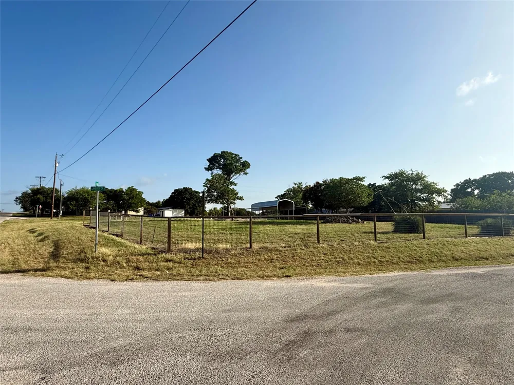 1519 Lakeview Drive Tow, TX 78672