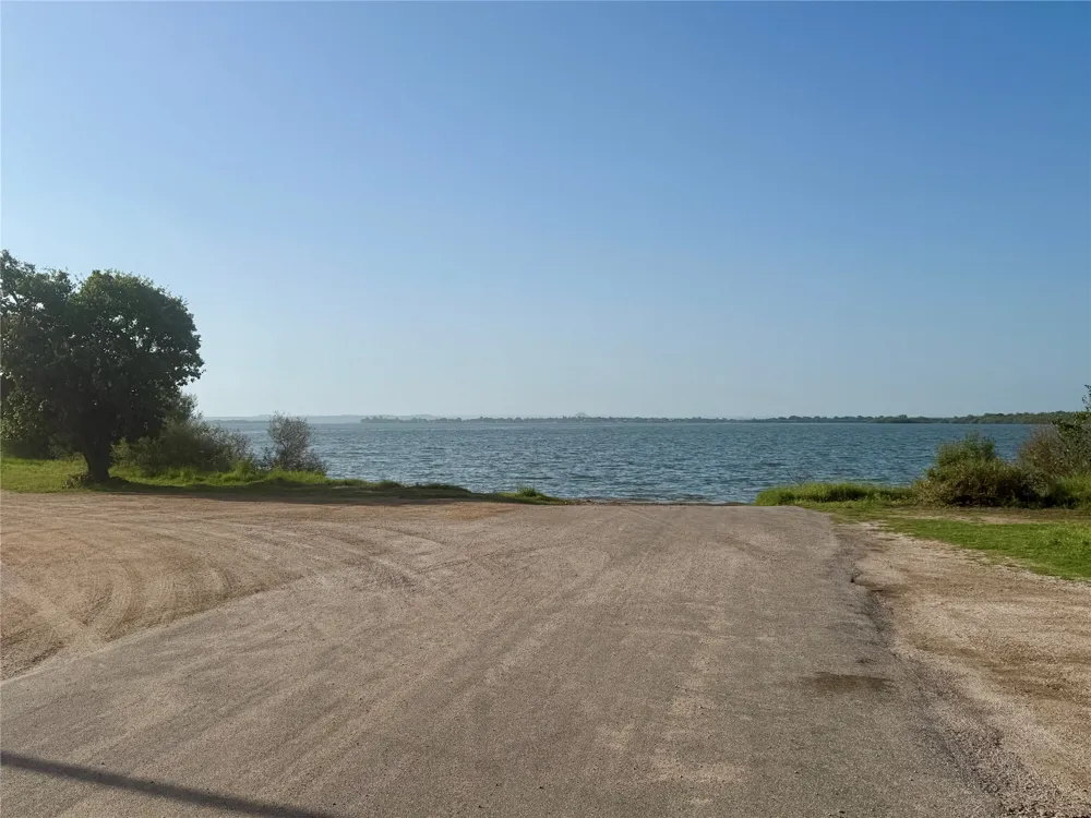 1519 Lakeview Drive Tow, TX 78672