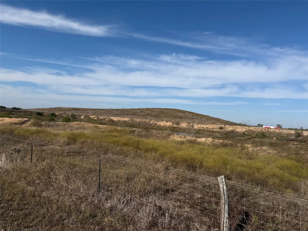 2051 County Road 102 Columbus, TX 78934
