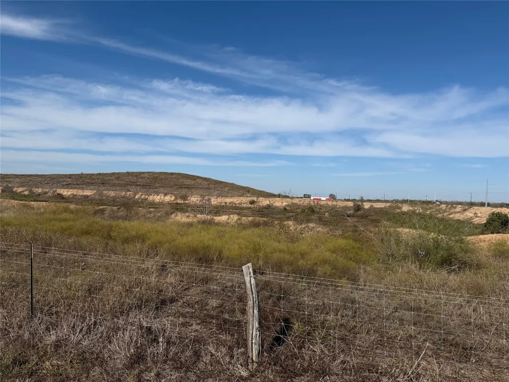 2051 County Road 102 Columbus, TX 78934