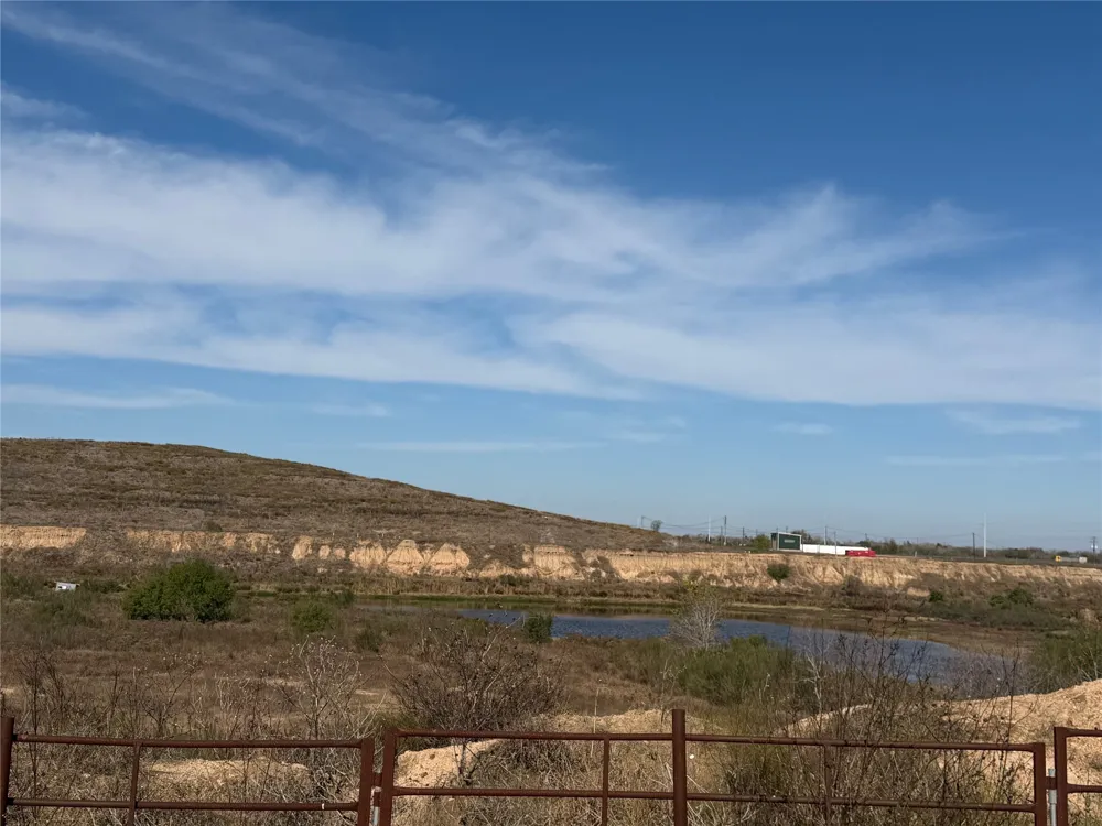 2051 County Road 102 Columbus, TX 78934