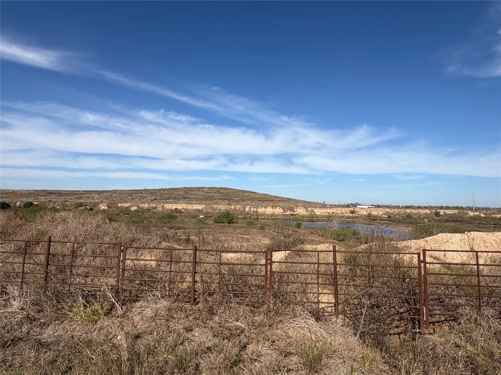 2051 County Road 102 Columbus, TX 78934
