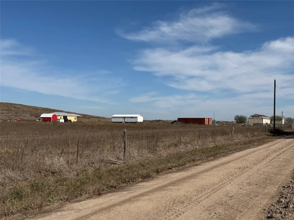 2051 County Road 102 Columbus, TX 78934