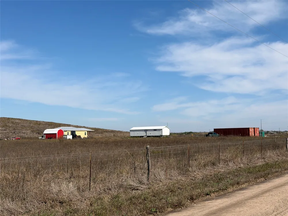 2051 County Road 102 Columbus, TX 78934