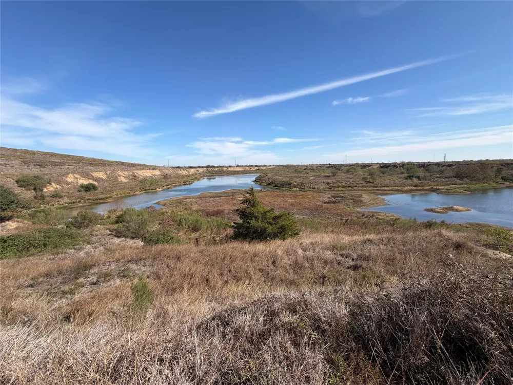 2051 County Road 102 Columbus, TX 78934