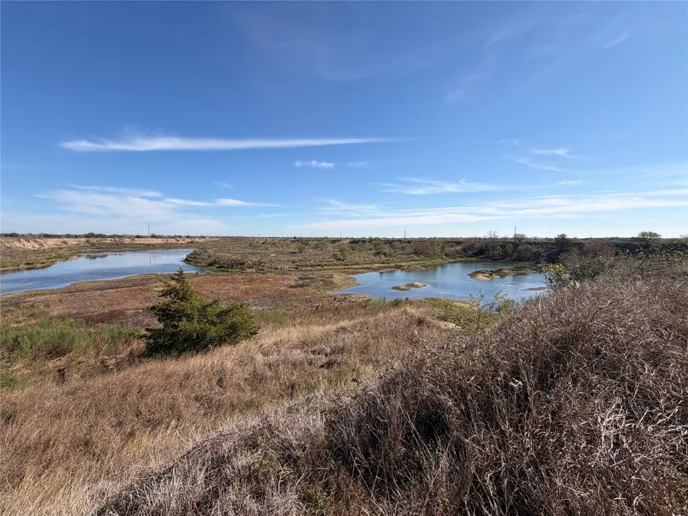 2051 County Road 102 Columbus, TX 78934