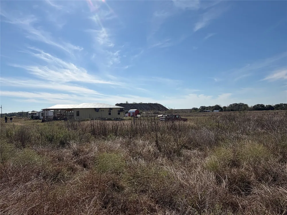 2051 County Road 102 Columbus, TX 78934