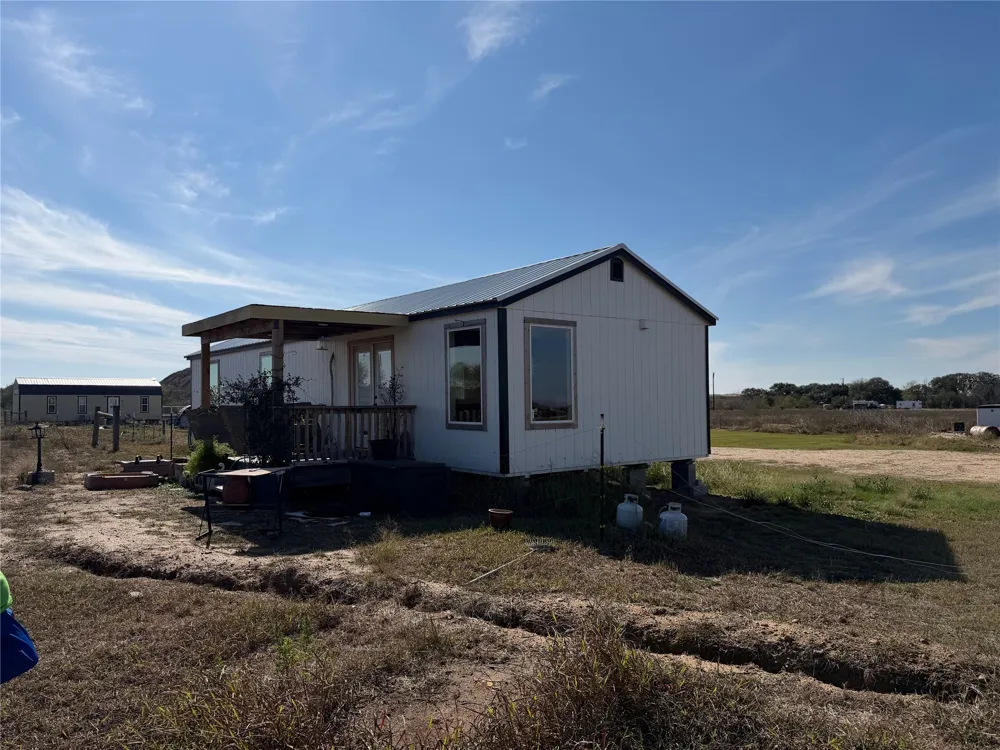2051 County Road 102 Columbus, TX 78934