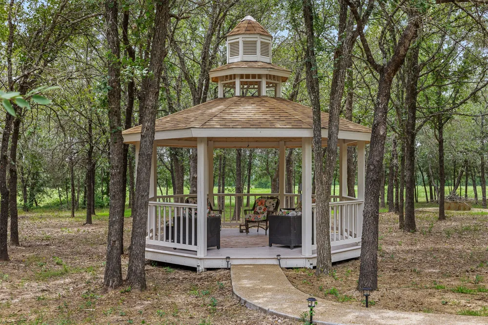 6944 County Road 132 Somerville, TX 77879