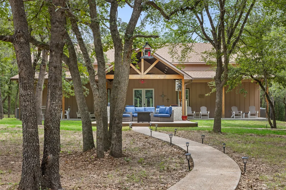 6944 County Road 132 Somerville, TX 77879